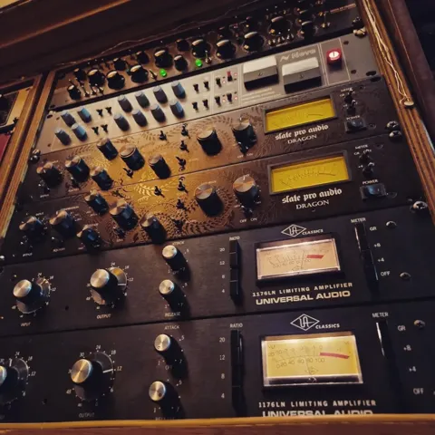 Vie du studio · 230