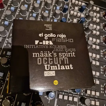 Pochette de disque 121